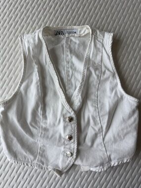 Zara White Sleeveless Tailored Vest with Silver Buttons